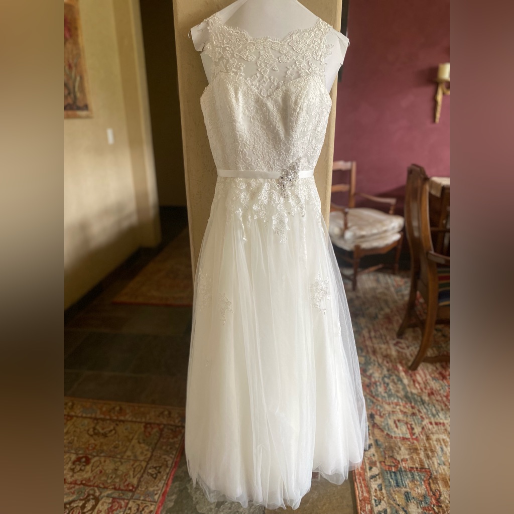 Moonlight Collection Sleeveless Midi Style Wedding Dress. Size 4.